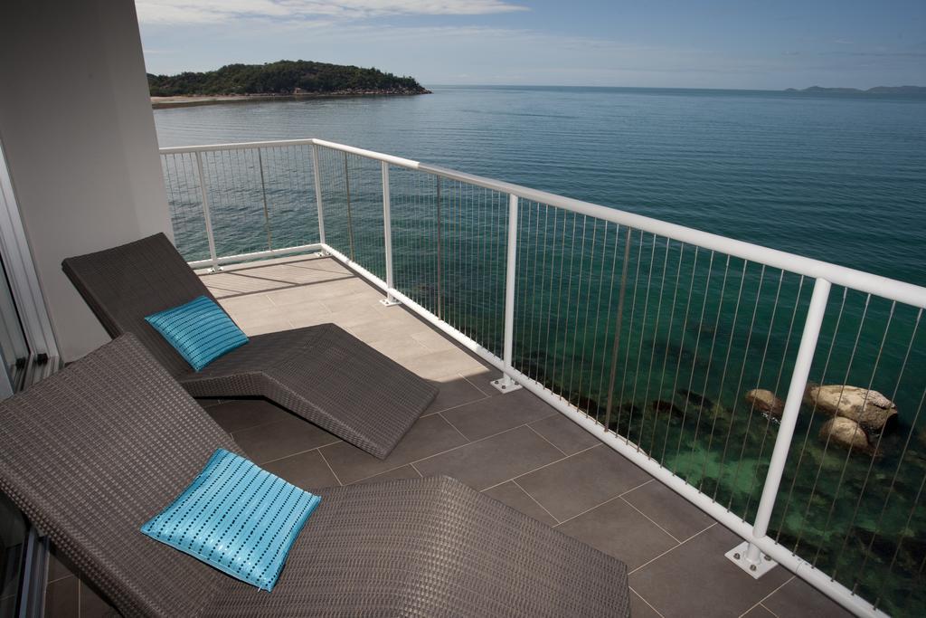 Penthouse On Bright Point Apartment Nelly Bay Exterior foto